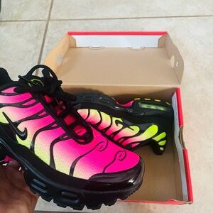 AirMax Plus Nike Gradient Pink and Black Sneakers